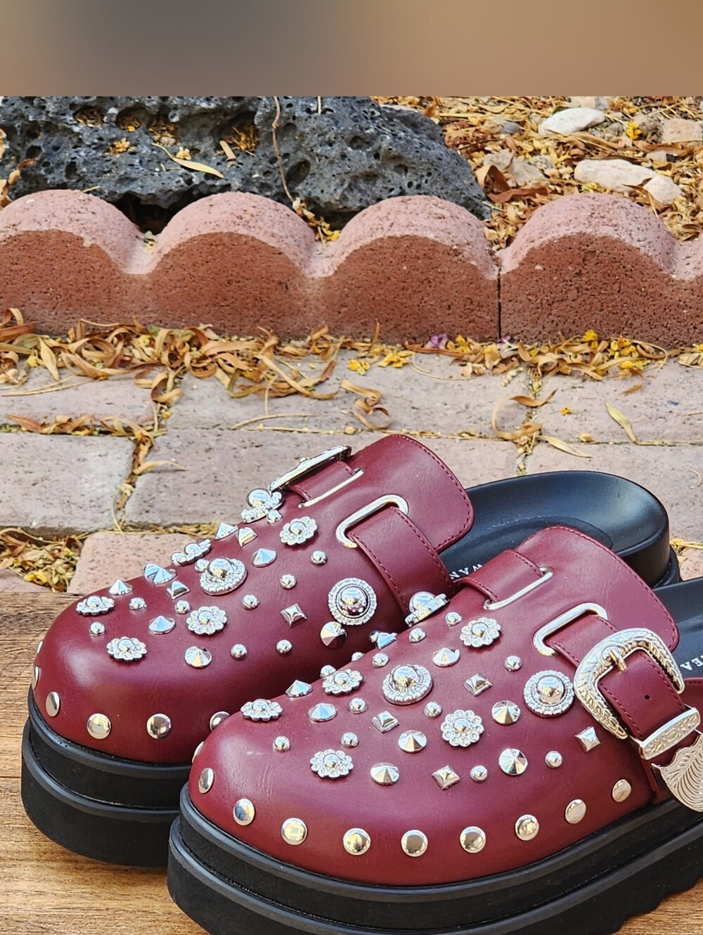 Azalea Wang Women's Swiftly Studded Burgundy Platform Clog with Buckle Size 6.5 - Picture 3 of 8
